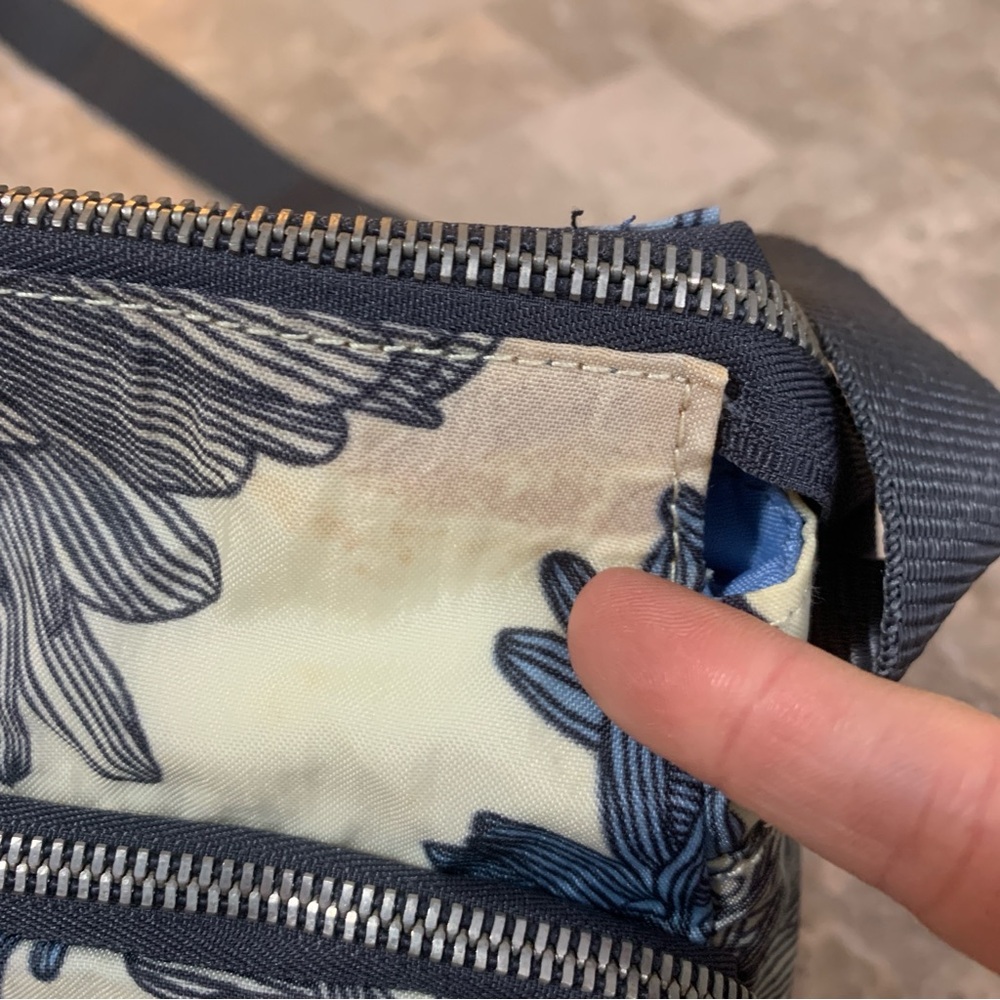 Baggallini Floral Crossbody Bag Turn Lock Purse Anywhere Everywhere Blue Cream! - Picture 2 of 16
